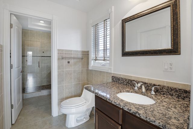 8105 N Oconto Avenue, Niles, IL 60714