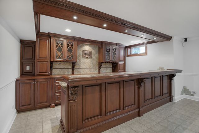 8105 N Oconto Avenue, Niles, IL 60714