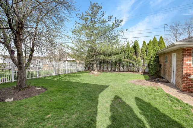 8105 N Oconto Avenue, Niles, IL 60714