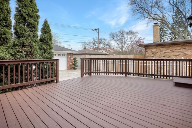 8105 N Oconto Avenue, Niles, IL 60714