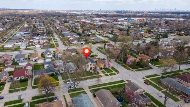 8105 N Oconto Avenue, Niles, IL 60714