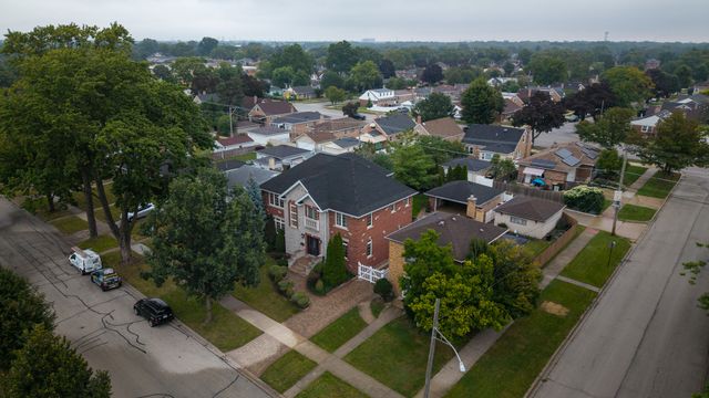 8105 N Oconto Avenue, Niles, IL 60714