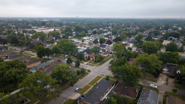 8105 N Oconto Avenue, Niles, IL 60714