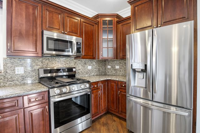 8105 N Oconto Avenue, Niles, IL 60714