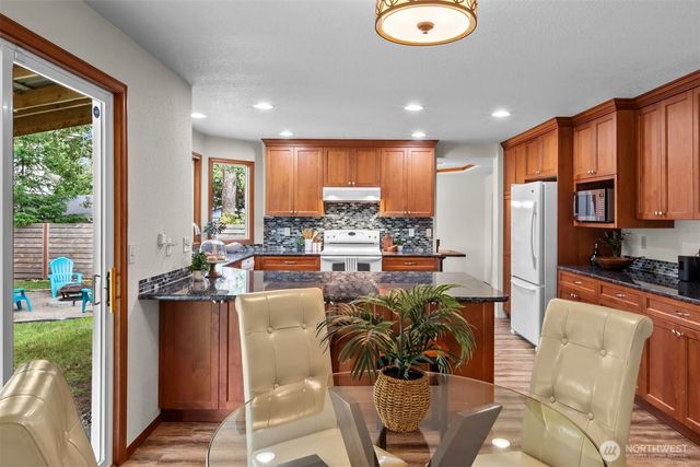 9125 Zircon Drive SW, Lakewood, WA 98498