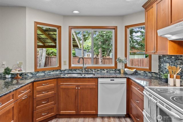 9125 Zircon Drive SW, Lakewood, WA 98498