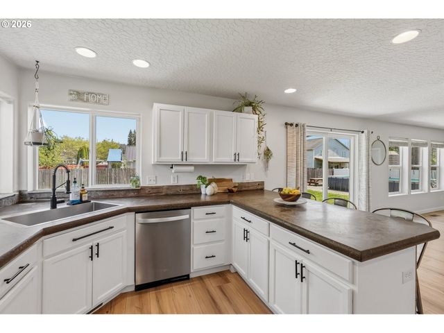 411 S MAPLE Ave, Yacolt, WA 98675