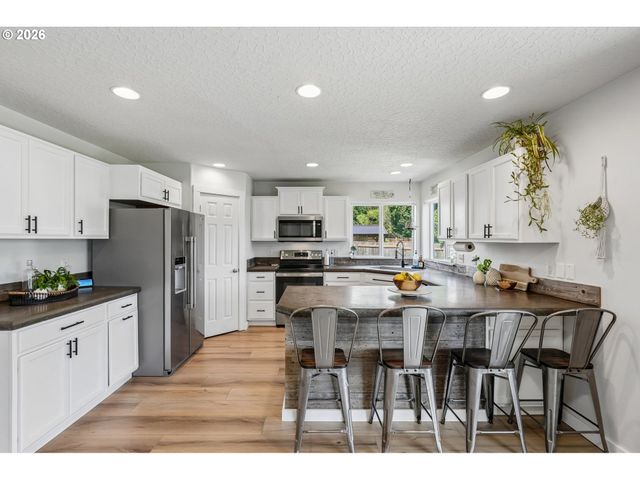 411 S MAPLE Ave, Yacolt, WA 98675