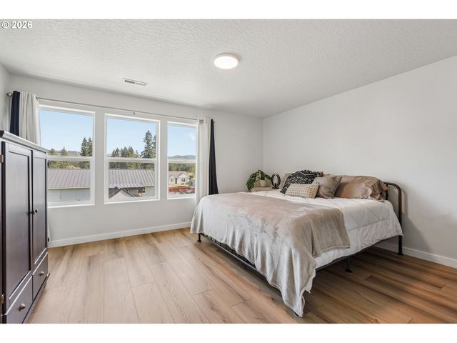 411 S MAPLE Ave, Yacolt, WA 98675