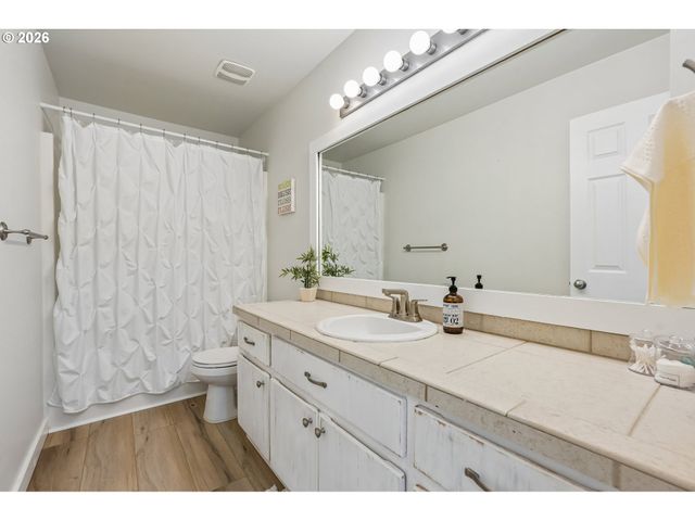 411 S MAPLE Ave, Yacolt, WA 98675