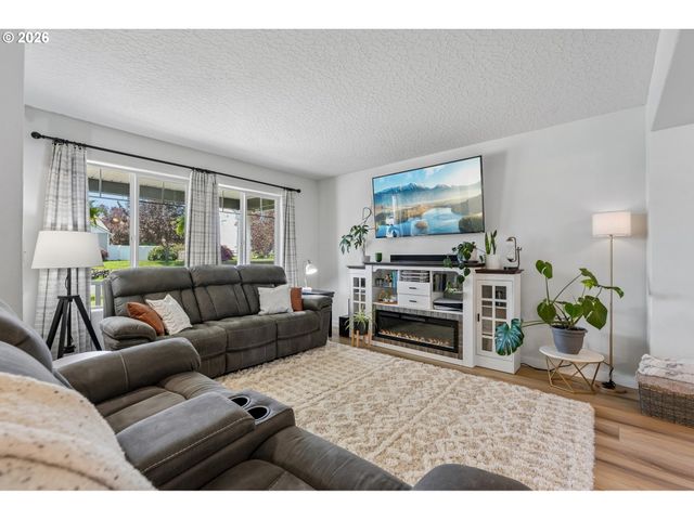 411 S MAPLE Ave, Yacolt, WA 98675