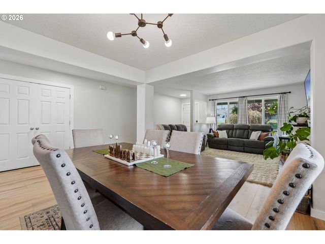 411 S MAPLE Ave, Yacolt, WA 98675