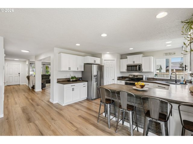 411 S MAPLE Ave, Yacolt, WA 98675