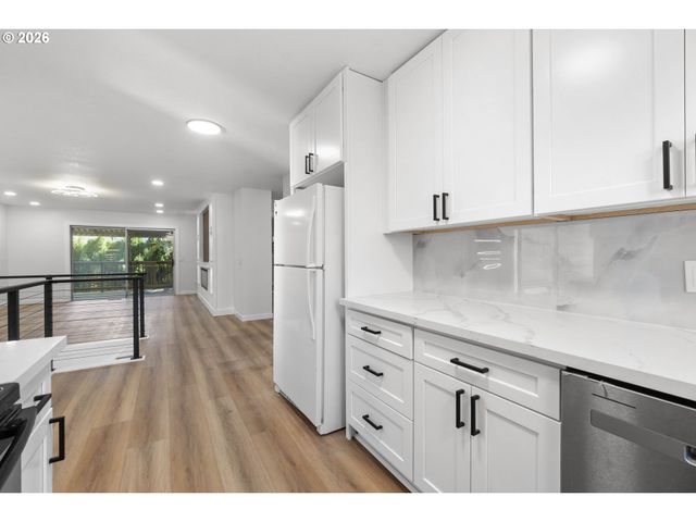 15037 Ne SISKIYOU Ct, Portland, OR 97230