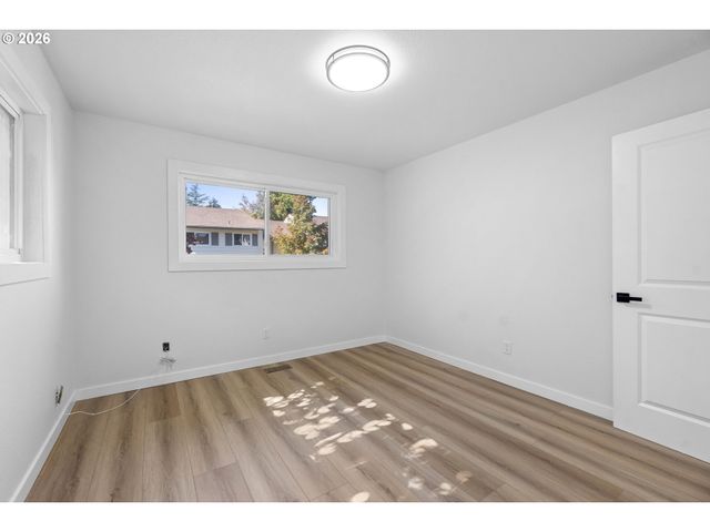 15037 Ne SISKIYOU Ct, Portland, OR 97230