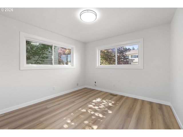 15037 Ne SISKIYOU Ct, Portland, OR 97230