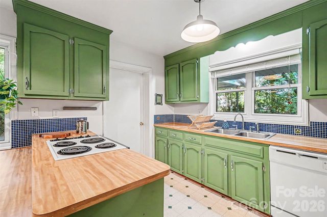 812 Saint Michaels Lane, Gastonia, NC 28052