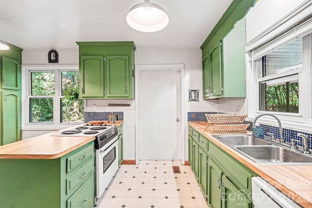 812 Saint Michaels Lane, Gastonia, NC 28052
