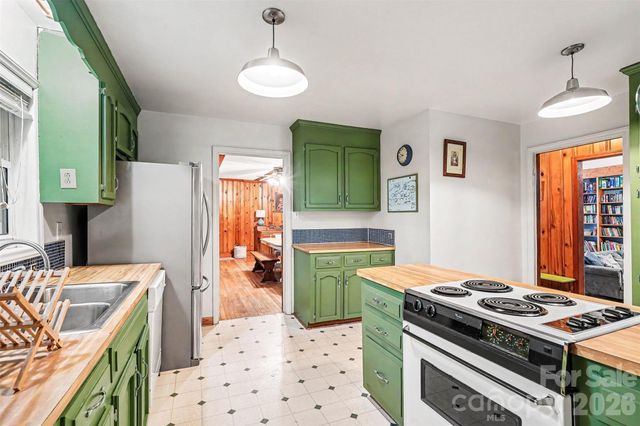812 Saint Michaels Lane, Gastonia, NC 28052