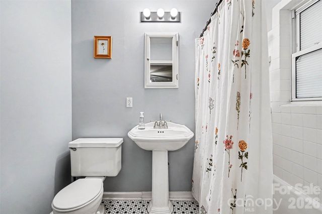 812 Saint Michaels Lane, Gastonia, NC 28052