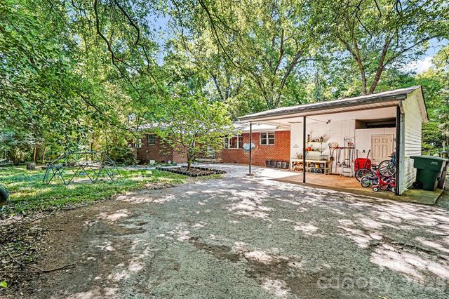 812 Saint Michaels Lane, Gastonia, NC 28052