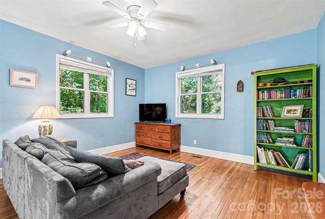 812 Saint Michaels Lane, Gastonia, NC 28052