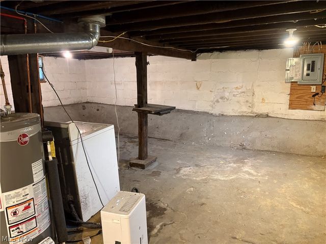 945 Davis Street, Akron, OH 44310