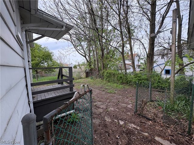 945 Davis Street, Akron, OH 44310