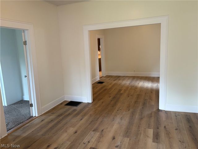945 Davis Street, Akron, OH 44310