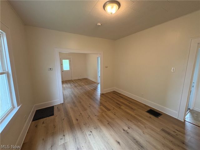 945 Davis Street, Akron, OH 44310