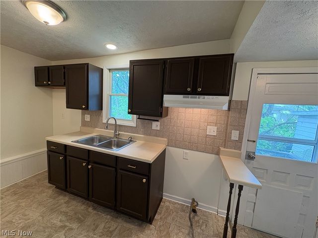 945 Davis Street, Akron, OH 44310