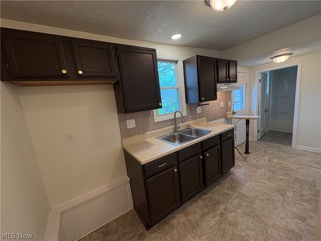 945 Davis Street, Akron, OH 44310