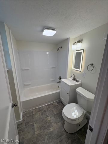 945 Davis Street, Akron, OH 44310