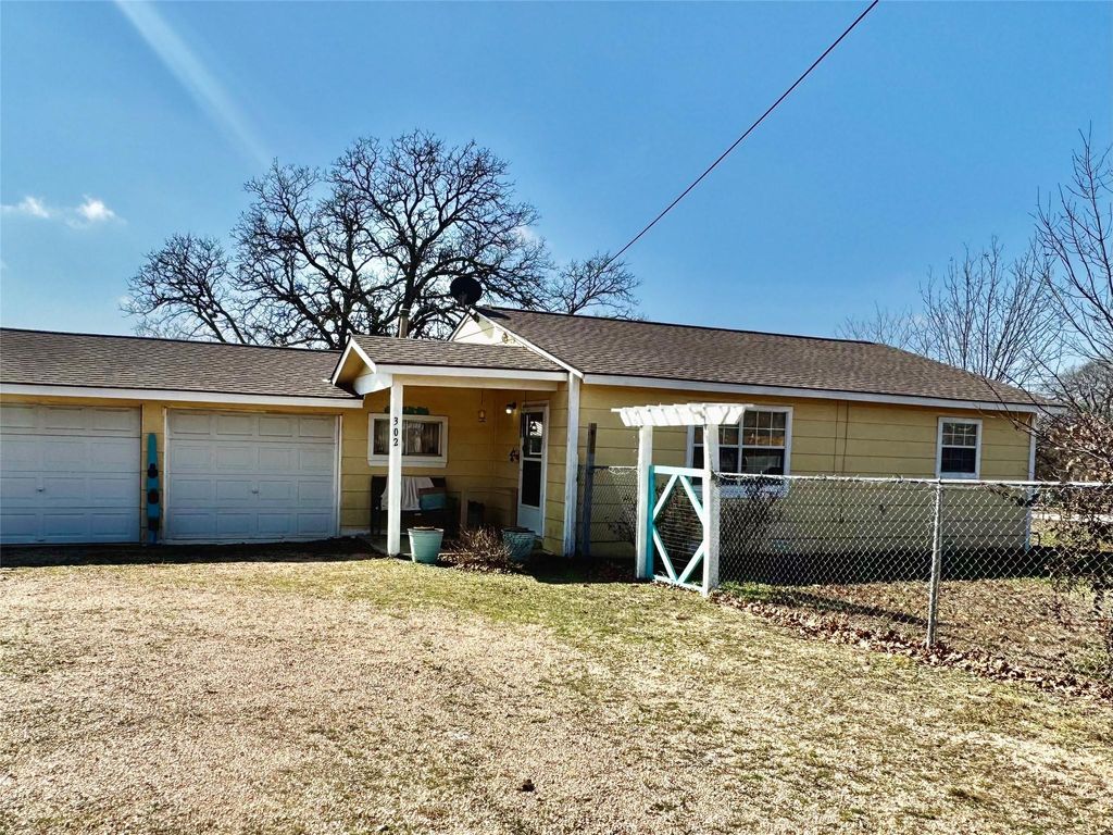 302 E Castlewood DR, Granite Shoals, TX 78654