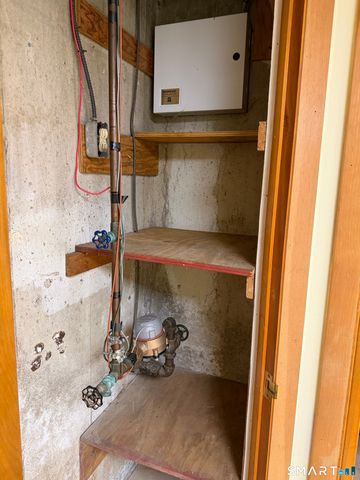 8 Reichelt Terrace, Ansonia, CT 06401