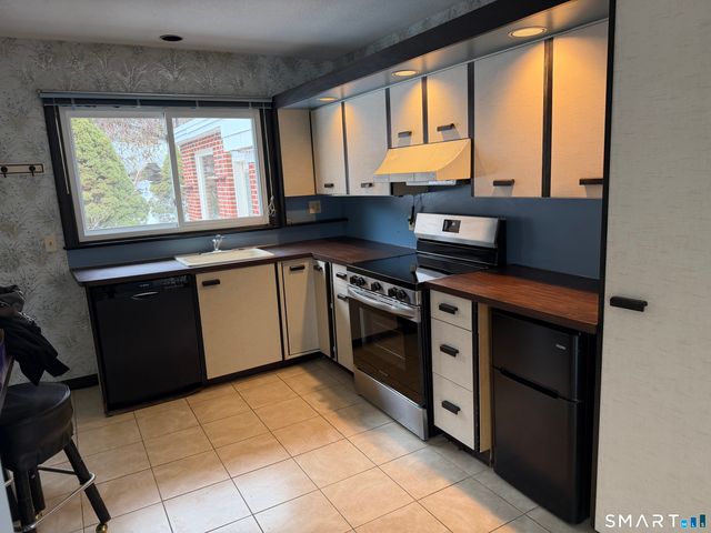 8 Reichelt Terrace, Ansonia, CT 06401