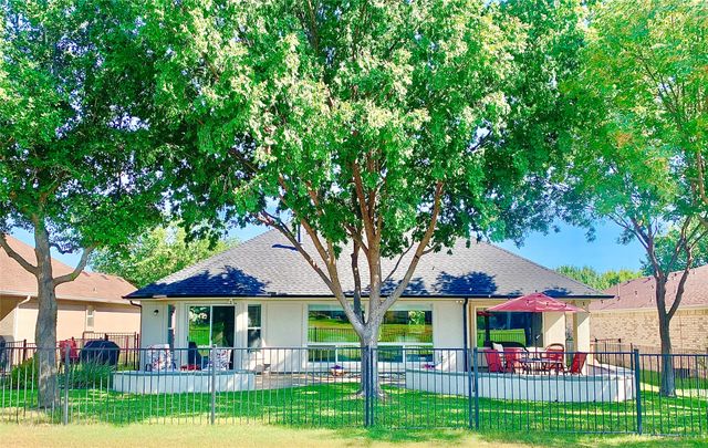 9400 Orangewood Trail, Denton, TX 76207