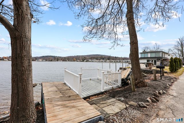 121 West Wakefield Boulevard, Winchester, CT 06098