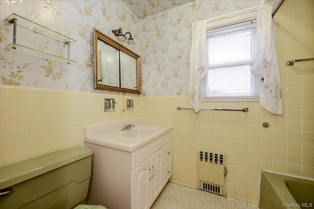 4634 Iris Lane, Great Neck, NY 11020