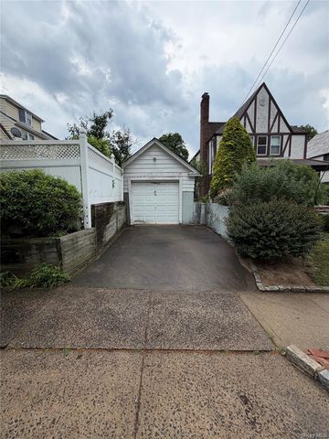 4634 Iris Lane, Great Neck, NY 11020
