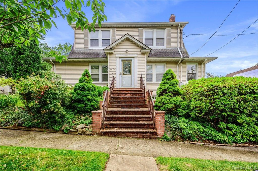 4634 Iris Lane, Great Neck, NY 11020