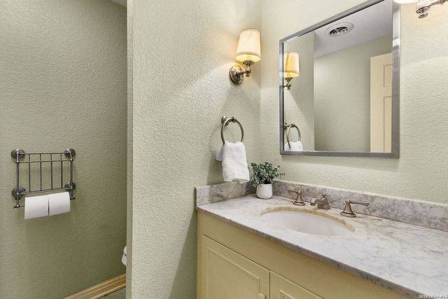 107 CAS HILLS DR, Castle Hills, TX 78213