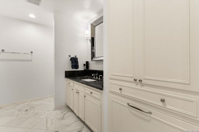 107 CAS HILLS DR, Castle Hills, TX 78213