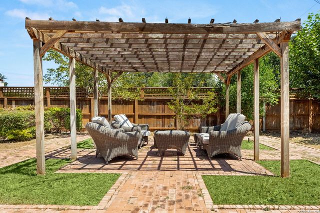 107 CAS HILLS DR, Castle Hills, TX 78213