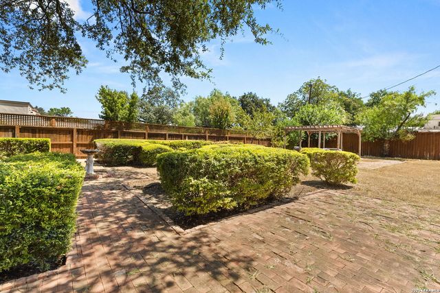 107 CAS HILLS DR, Castle Hills, TX 78213