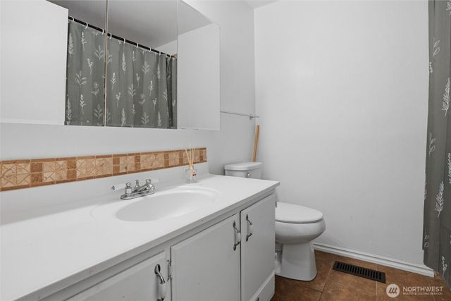 3220 SE Azalea Avenue, Port Orchard, WA 98366