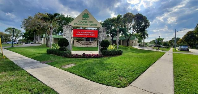 5100 SW 90th Avenue 406, Cooper City, FL 33328