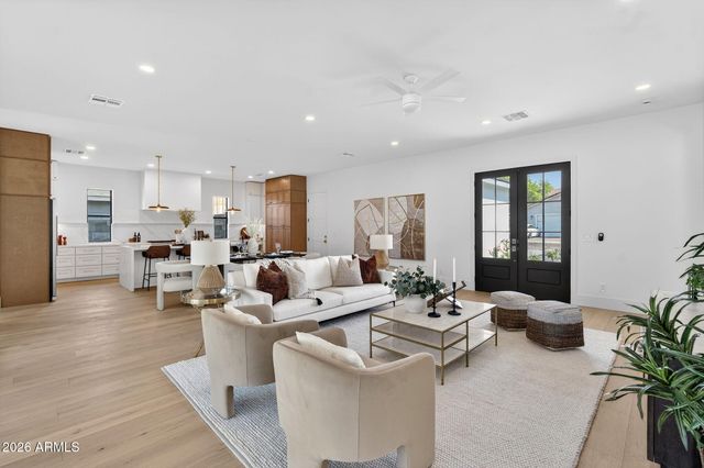 6818 N 13TH Street, Phoenix, AZ 85014