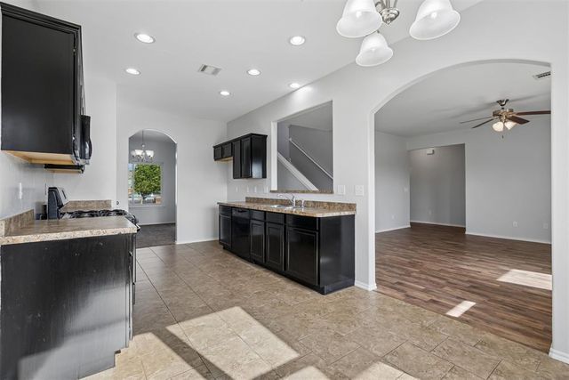 2812 Sunberry Way, Yukon, OK 73099