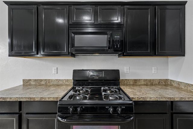 2812 Sunberry Way, Yukon, OK 73099
